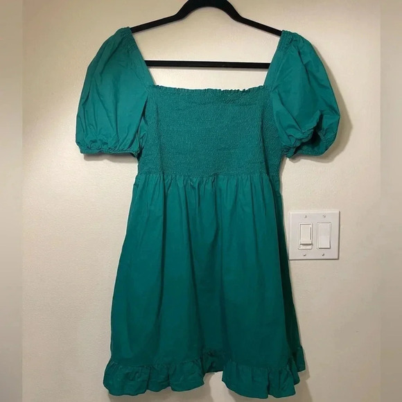 French Connection Jewel Green Smocked Top Puff Sleeve Dress Ruffle Hem Size Med - Picture 2 of 4